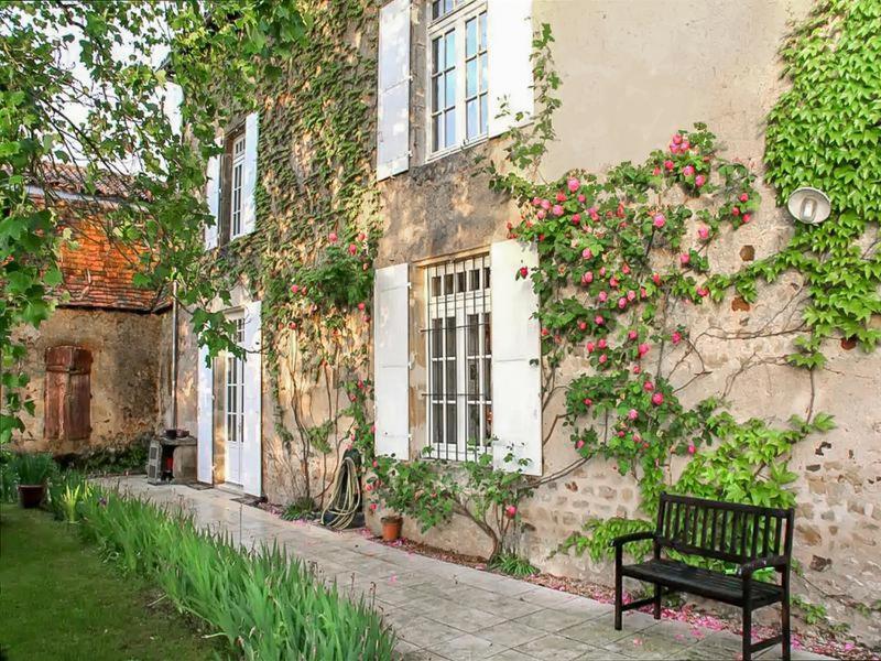 Le Clos Du Gue Pressac Exteriör bild