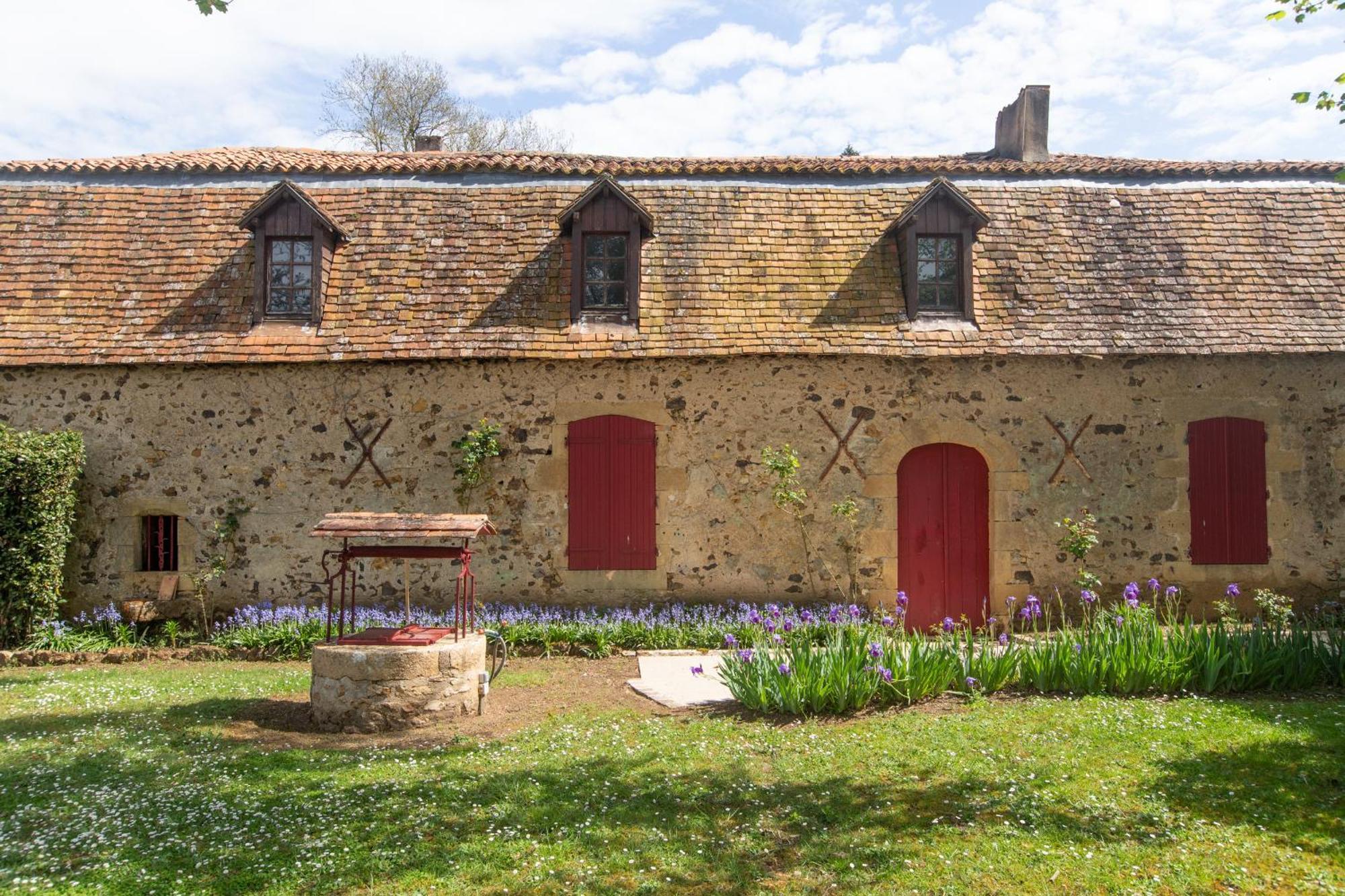 Le Clos Du Gue Pressac Exteriör bild